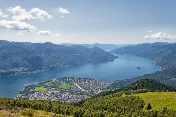 панорама вид лаго маджоре в швейцарии - locarno стоковые фото и изображения