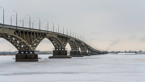 istock Frozen Saratov Bridge, Saratov, Russia. 1186177630
