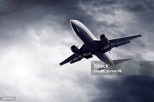 Foto de Avião e mais fotos de stock de Jato corporativo - Jato corporativo, Passageiro, Sob proteção