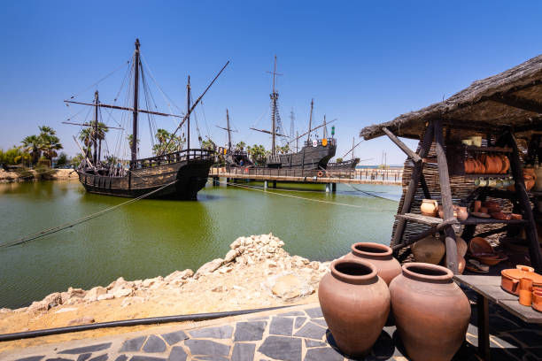 크리스토퍼 콜럼버스의 보트 복제본: 스페인 팔로스 데 라 프론테라의 니냐, 핀타, 산타 마리아 - replica nina ship 뉴스 사진 이미지
