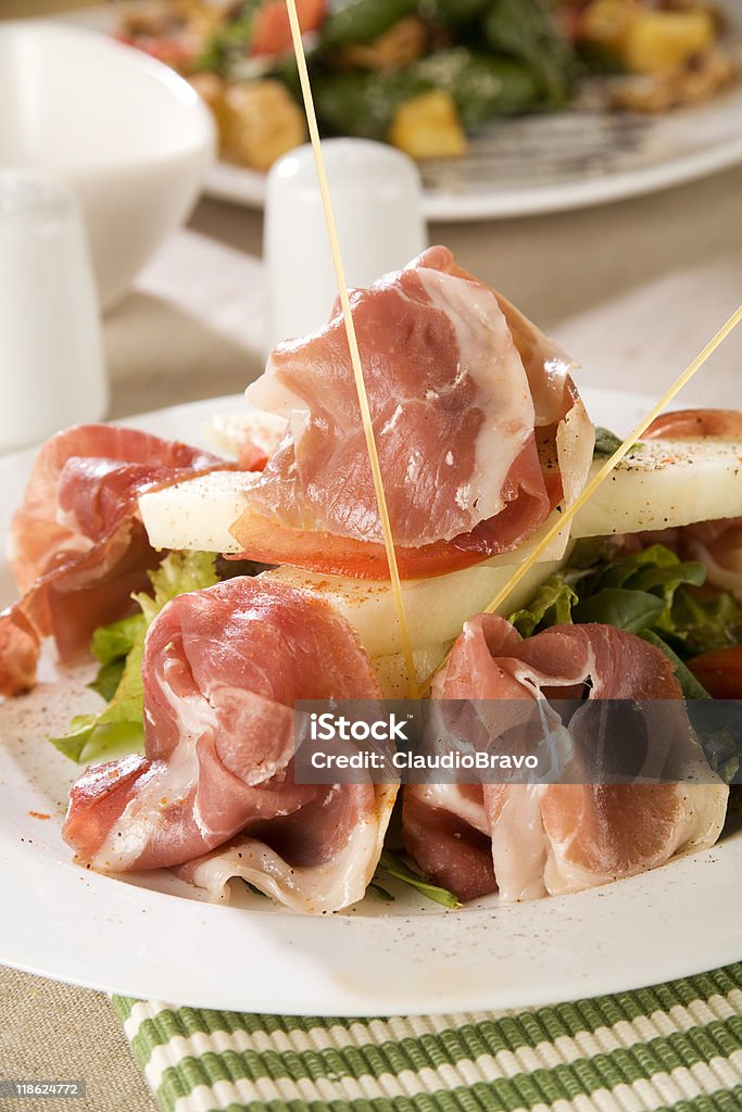 Prosciutto-Schinken mit Salat - Lizenzfrei Antipasto Stock-Foto