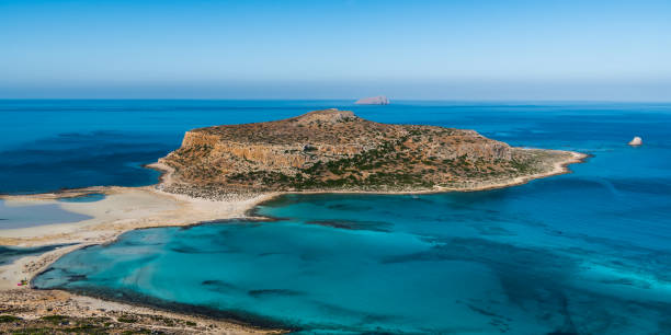 istock A sandbar leads to a small island 1186253595