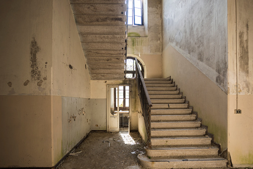 Derelict old farm house in Italy