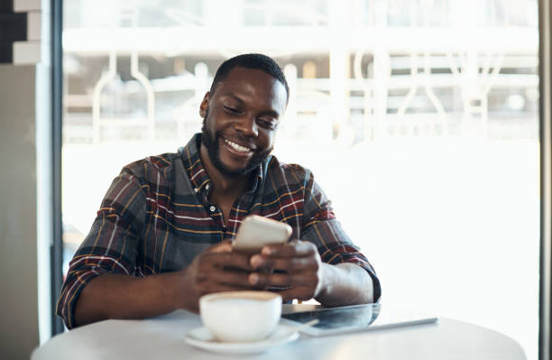 istock Finding out where my friends are 1186277017