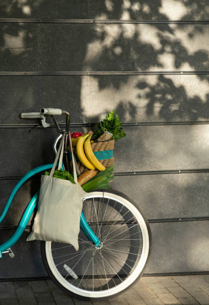 istock Retro bicycle with bananas and other products inside zero waste bag 1186283265
