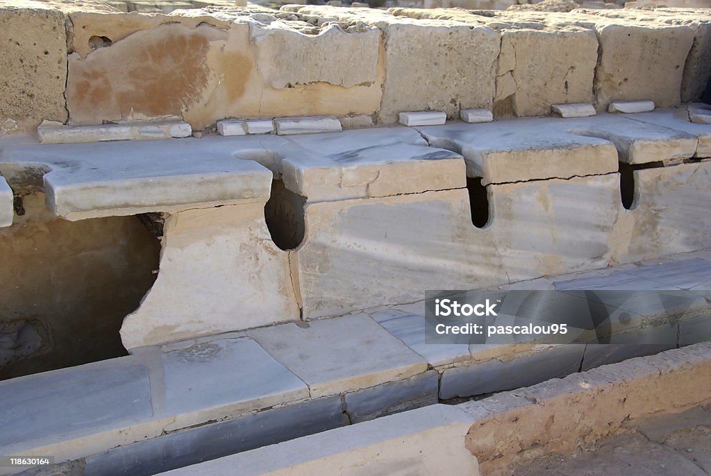 Latrines in Sabratha, Libia - Foto stock royalty-free di Antico - Vecchio stile