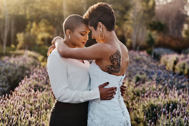 eu quero estar com você agora e para sempre - homosexual couple lesbian wedding homosexual - fotografias e filmes do acervo