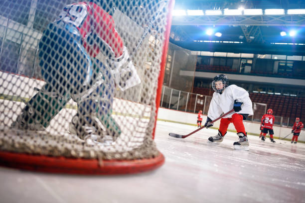 strategie, um im eishockey zu gewinnen - skateboard court stock-fotos und bilder