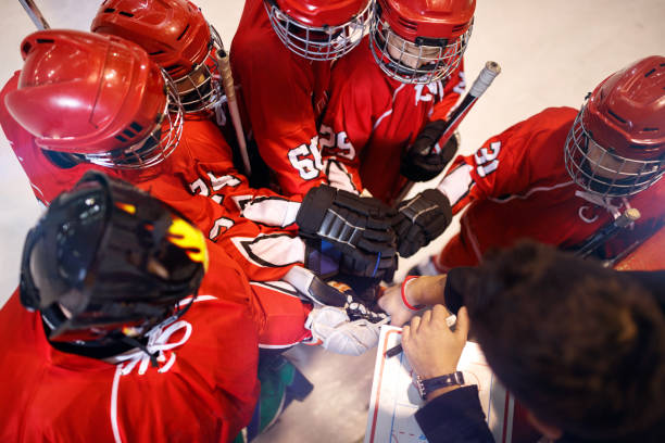 strategia, aby wygrać w hokeju na lodzie - ice hockey child childhood little boys zdjęcia i obrazy z banku zdjęć