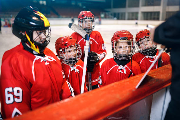 strategie, um im eishockey zu gewinnen - skateboard court stock-fotos und bilder