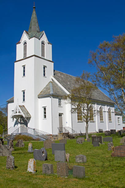 white wooden church in Norway In the white wooden church of stones, all believers from Abelaer and other districts meet gebäude stock pictures, royalty-free photos & images