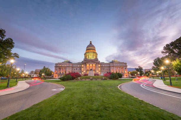 idaho state capitol building at dawn in boise, idaho - idaho state capitol imagens e fotografias de stock