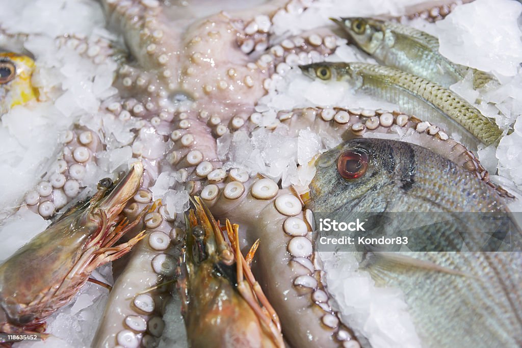 Grande varietà di pesce e frutti di mare - Foto stock royalty-free di Affari