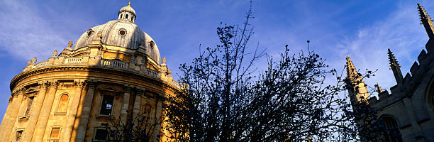 istock The Radcliffe Camera in Oxford, England (Science Library) 118636312