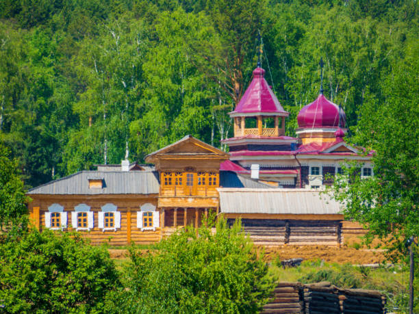 chiesa ortodossa russa nella foresta di taltsy, irkutsk, russia - siberia russia russian orthodox orthodox church foto e immagini stock