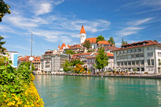 툰 스카이라인, 베르너 오버란트, 스위스 - lake thun swiss culture switzerland berne 뉴스 사진 이미지