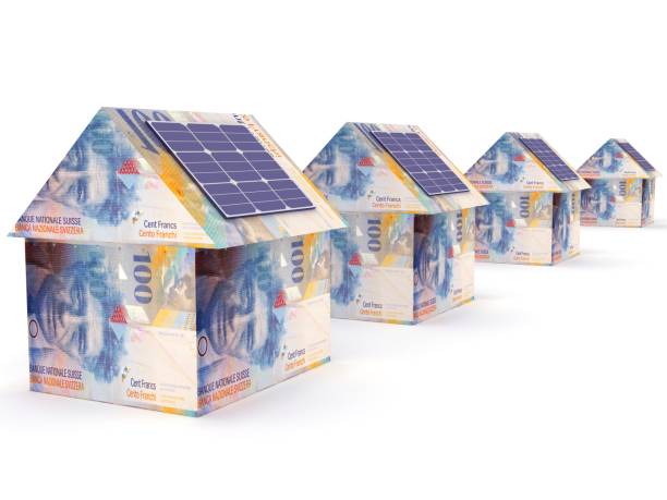 risparmio energetico solare della casa intelligente in franchi svizzeri - swiss currency switzerland currency paper currency foto e immagini stock