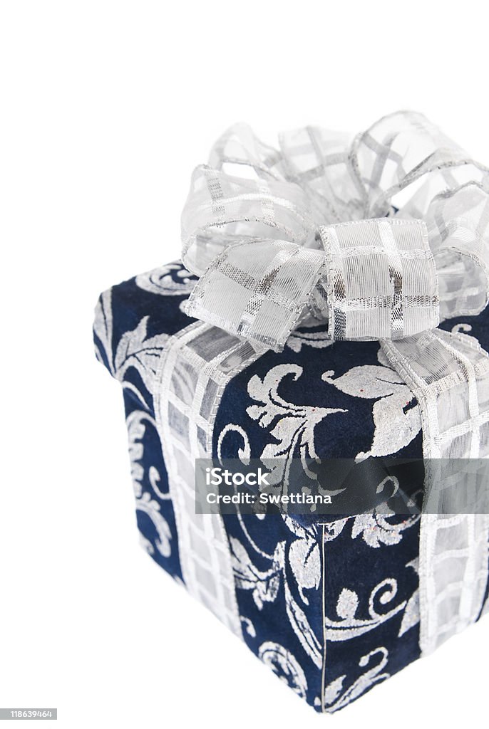 Azul escuro caixa de presente com fita de prateado - Royalty-free Aniversário Foto de stock