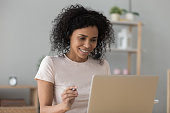 afrikanische-frau-blick-auf-pc-bildschirm-tun-aufgabe-lernen-online.jpg?b=1&s=170x170&k=20&c=lLqFJEbTNrQ9nKfh4sFzAPd8uK8t0QkdmAPcrHCcHTs=