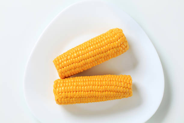 mais bollito - corn on the cob corn cooked boiled foto e immagini stock