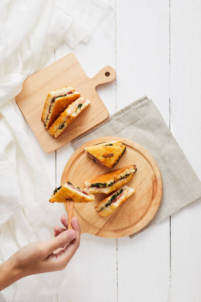 istock Baked spinach and ham sandwich with sauce. 1186508791