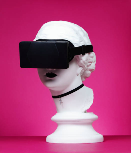 cyberpunk dea greca che indossa cuffie vr - statue greek culture sculpture white foto e immagini stock