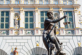 naptun-brunnen-und-arthur-court.jpg?b=1&s=170x170&k=20&c=ZNxdxIERLi687nZ_twnHtBg7P4kzhYnoOG7wVQIWx8E=
