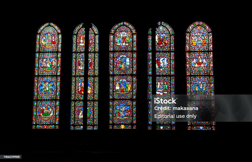 server Whirlpool Bourgeon Detail Van Een Glas In Lood Raam Van De Kerk Notre Dame De Dijon In Dijon  Stockfoto en meer beelden van Architectonisch element - iStock