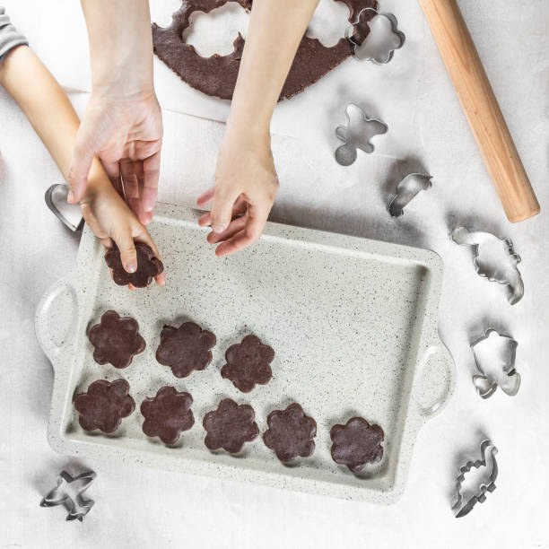 istock Mom with a child make cookies 1186555970