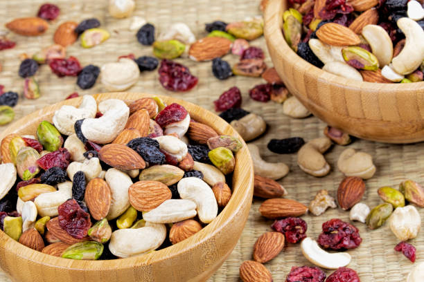 trail mix, nuts and dried fruits a great snack food - passas imagens e fotografias de stock