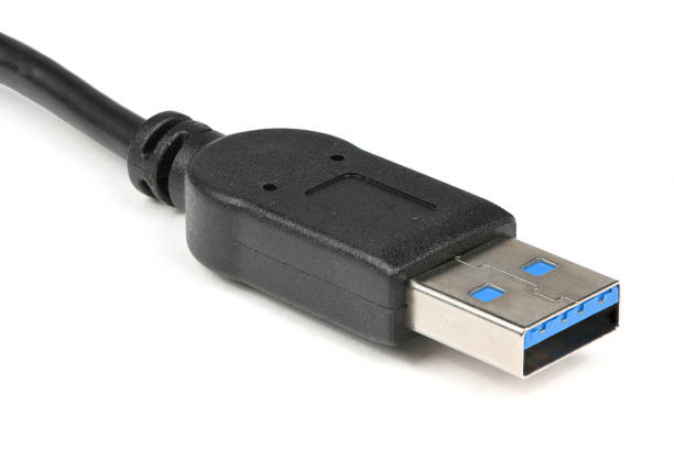 cabo usb de close-up isolado em branco. - electric plug cable connection block audio equipment - fotografias e filmes do acervo