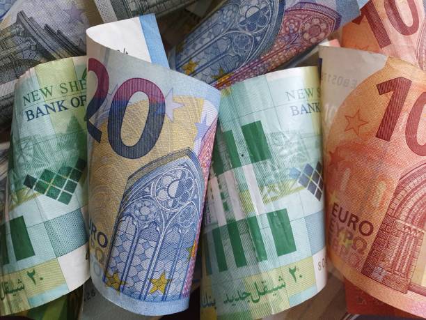 istock Israeli banknotes and European bills 1186639099