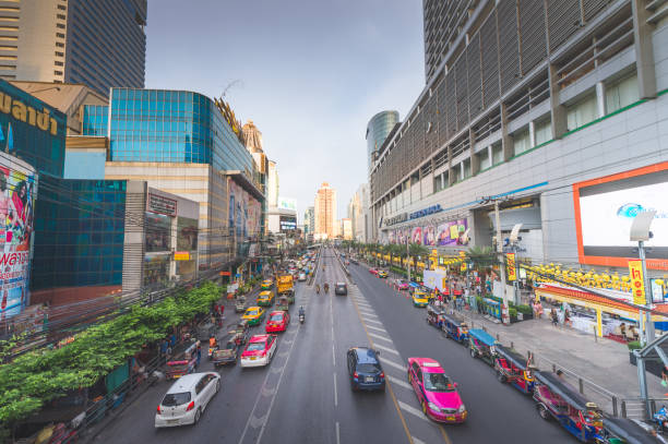 panoramiczny widok cityscape business district z lotu ptaka wysoki budynek o zmierzchu (siam silom centrum bangkoku, tajlandia) - bangkok mass transit system zdjęcia i obrazy z banku zdjęć