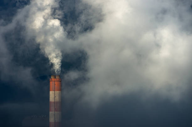 poluição do ar - pollution smoke stack air pollution smoke - fotografias e filmes do acervo
