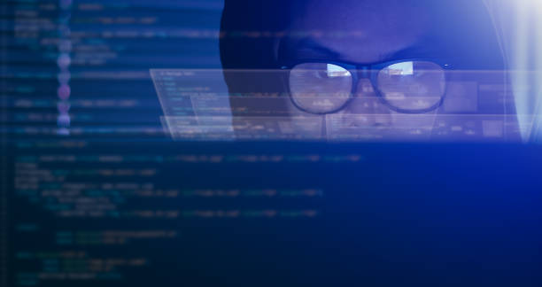 hacking und internet-kriminalität konzept, hacker mit computer-codierung auf digitale schnittstelle. - phishing fotos stock-fotos und bilder