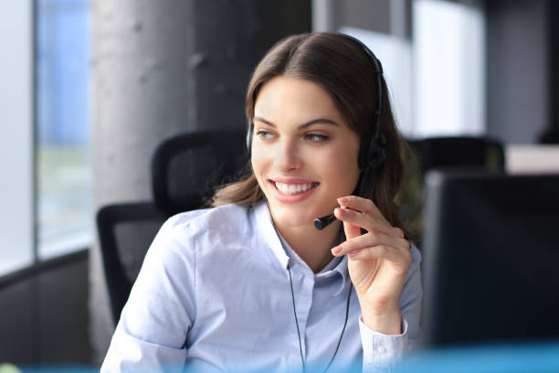 istock Woman customer support operator with headset and smiling. 1186688514