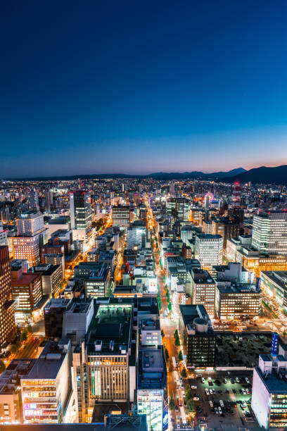札幌夜景、日本都市スカイライン - 北海道 札幌 道路 ハイアングル ストックフォトと画像