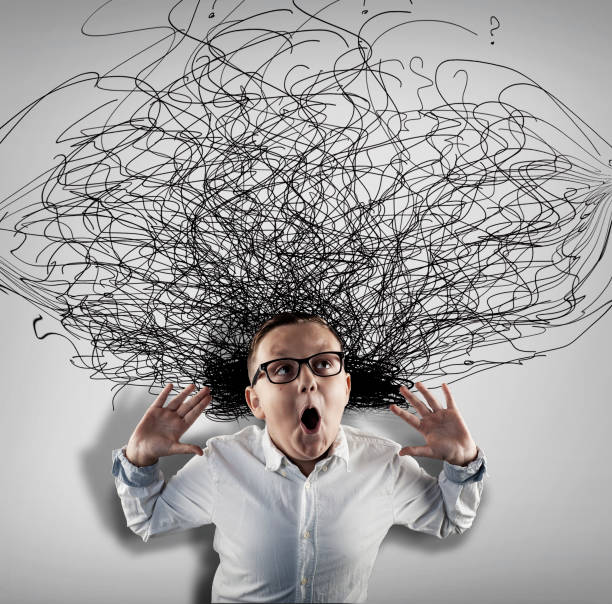 istock Kid in front of a wall drawn with chaotic lines 1186711776