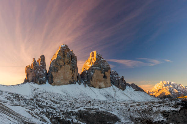 tre cime di lavaredo at sunrise - tirol season rock mountain peak foto e immagini stock