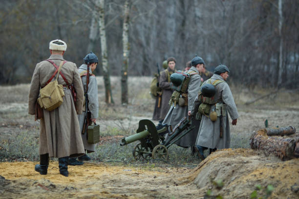 uczestnicy rekonstrukcji wojskowo-historycznej, poświęconej akcji bojowej w 1941 roku podczas ii wojny światowej. woroneż, rosja. - world war i horizontal editorial british military zdjęcia i obrazy z banku zdjęć