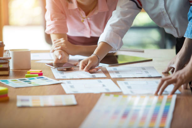 istock The program Graphic design team is helping to select colors for the application on the phone. 1186721397