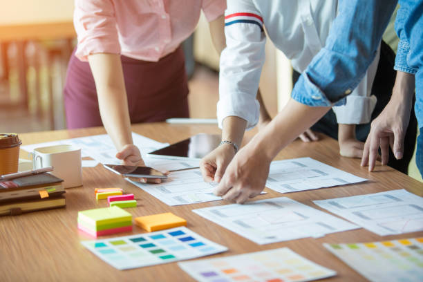 istock The program Graphic design team is helping to select colors for the application on the phone. 1186721401