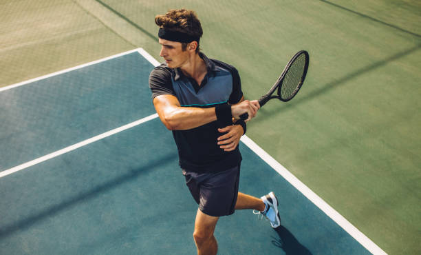 jugador de tenis practicando derechas - forehand fotografías e imágenes de stock