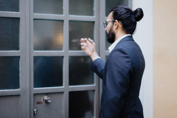 Financial advisor knocking on the clients door Financial advisor knocking on the clients door knocking on door stock pictures, royalty-free photos & images