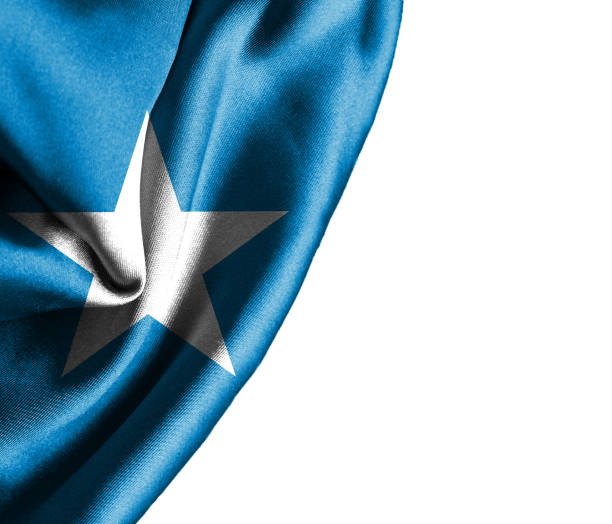 сомали размахивая шелковистым флагом изолированы на белом фоне - somalia flag isolated on white grunge стоковые фото и изоб�ражения