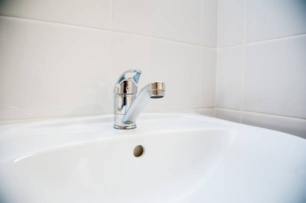 istock Close-up of row modern ceramic wash hand basins 1186771958