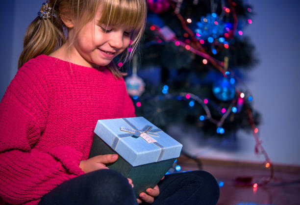istock little girl holds the gift 1186787287