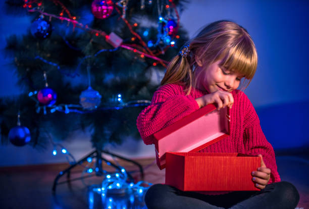 istock little girl holds the gift 1186788234