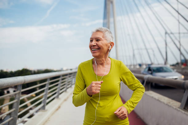 istock Vital old lady running 1186788437