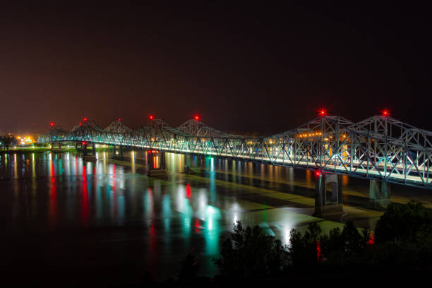 istock Bridge Over Mississippi River at Night 1186806126
